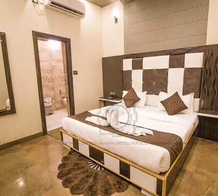 Hotel Pardesi Haridwar Luaran gambar