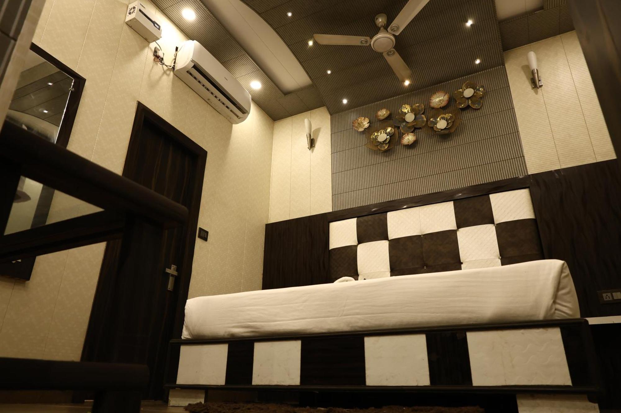 Hotel Pardesi Haridwar Luaran gambar