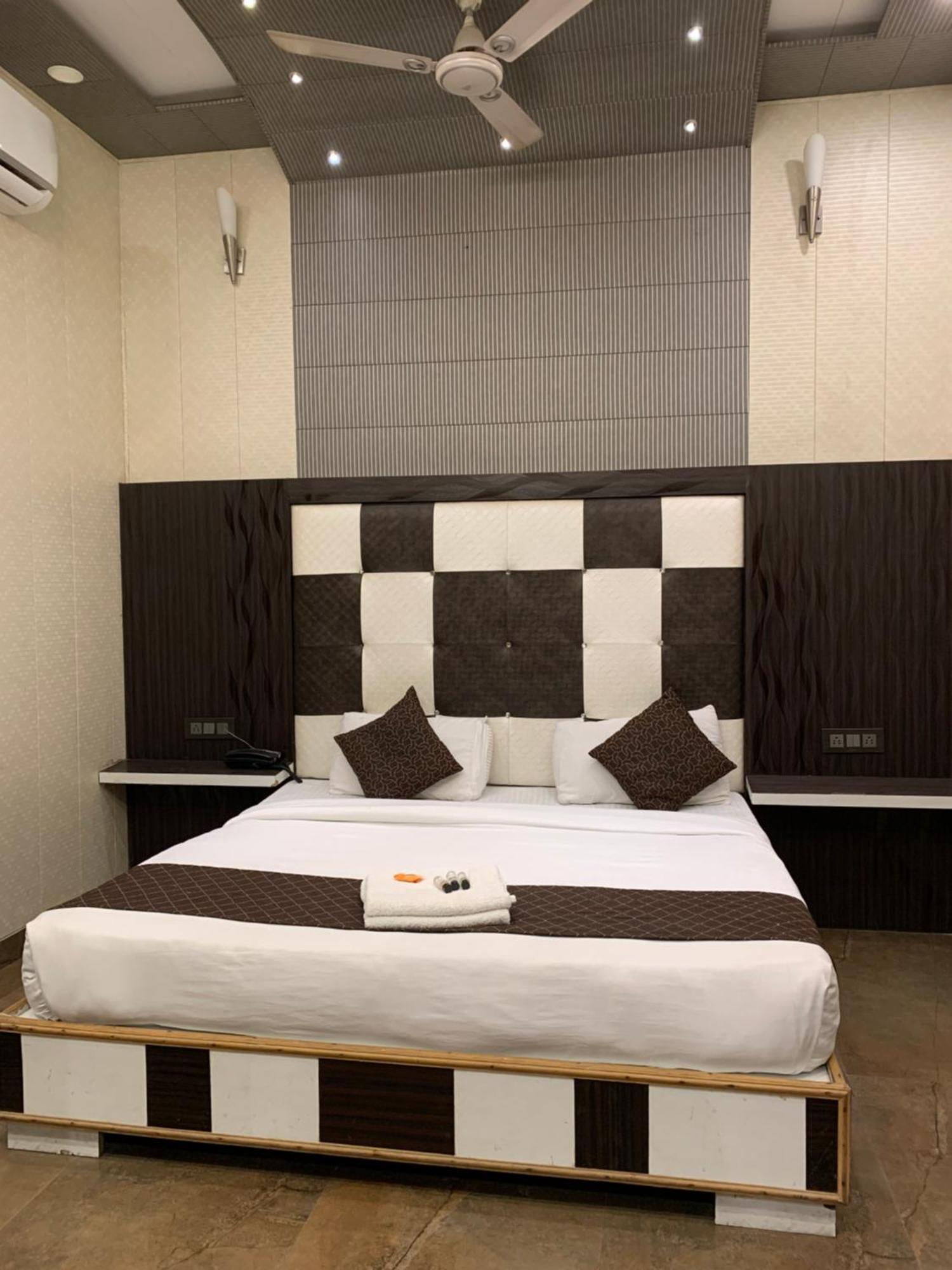 Hotel Pardesi Haridwar Luaran gambar